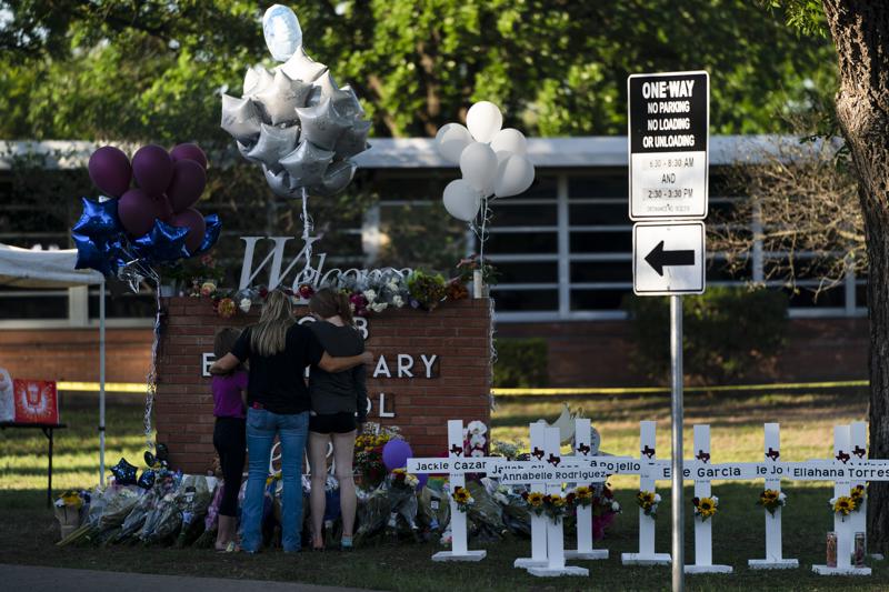 Police face questions over response to Texas school shooting