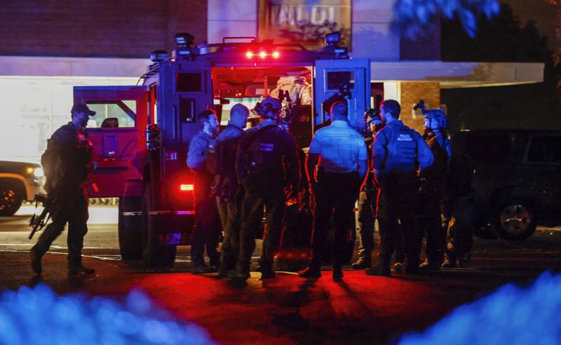 5 killed, including officer, in N. Carolina shooting