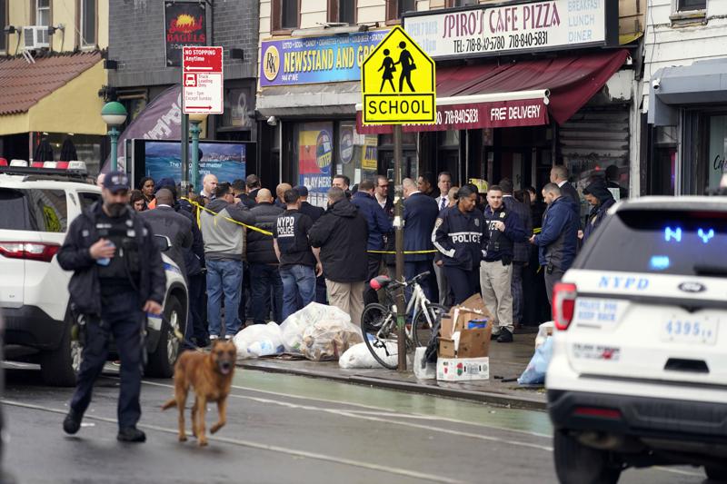  At least 5 people shot at New York subway station