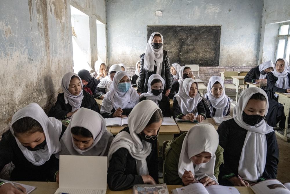 Afghan religious scholars criticize girls’ education ban