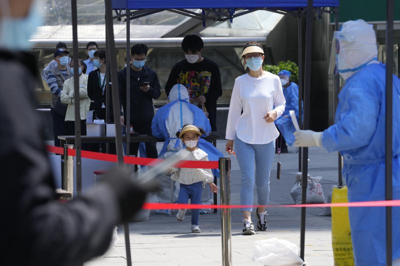 Beijing closes 10% of subway stations to stem COVID spread