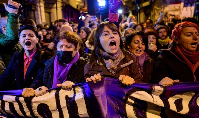 Dozens arrested at women’s march in Istanbul