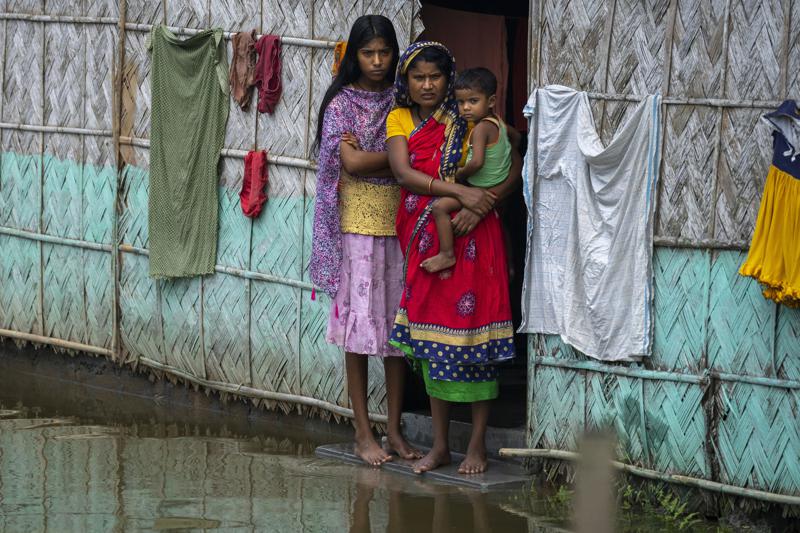 Dozens dead, thousands homeless in Bangladesh, India floods