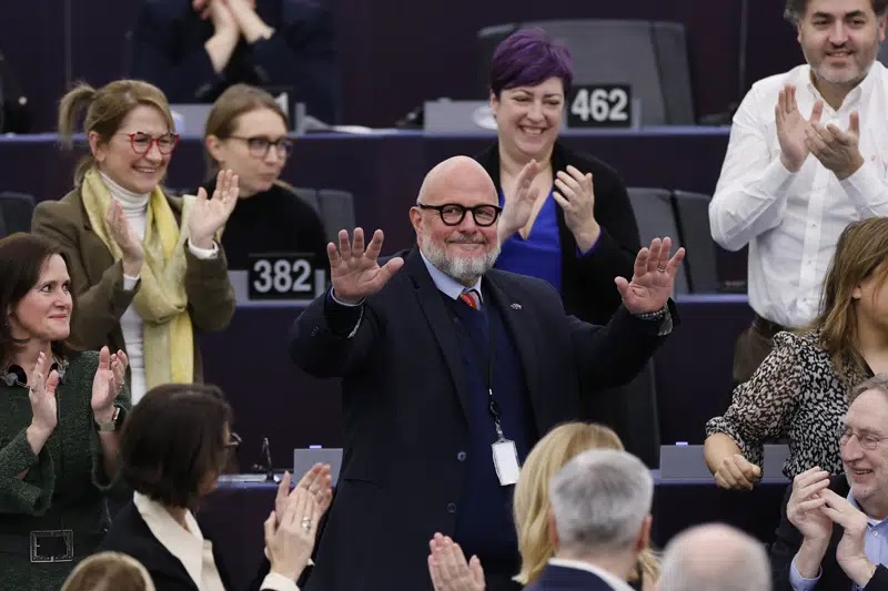 EU lawmakers replace disgraced VP as suspect cuts plea deal