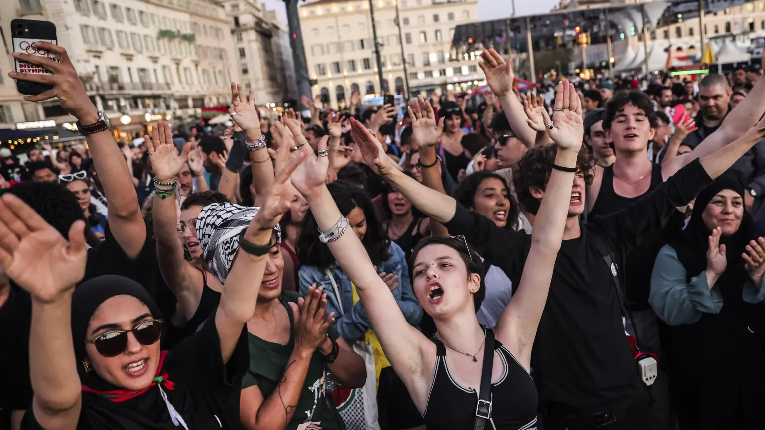 French vote splits among left, center and far-right. With no majority, political paralysis threatens