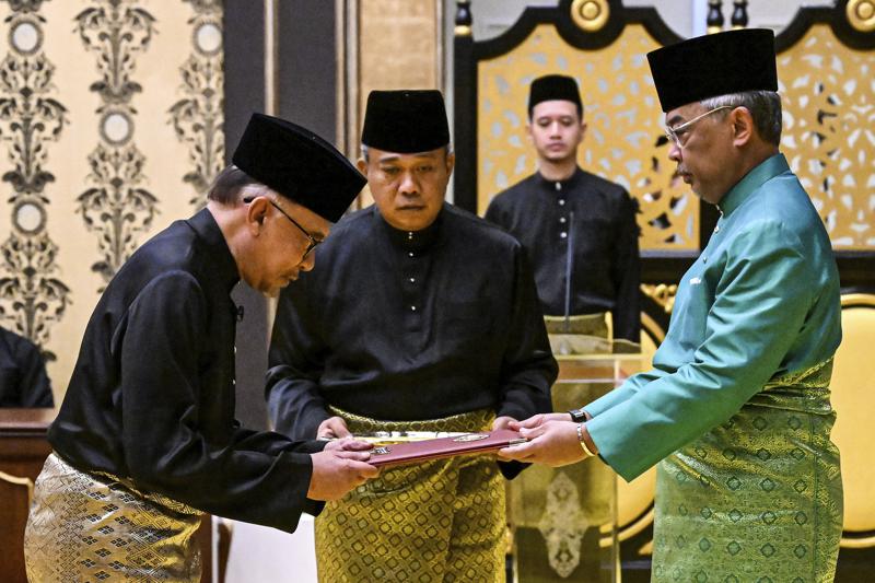 From prisoner to PM, Malaysia’s Anwar had long ride to top