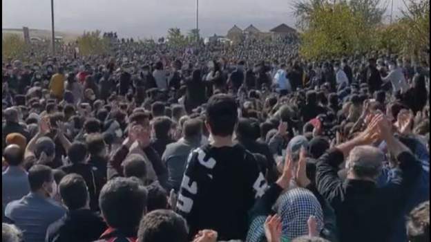 Iran protests rage as thousands defy security forces