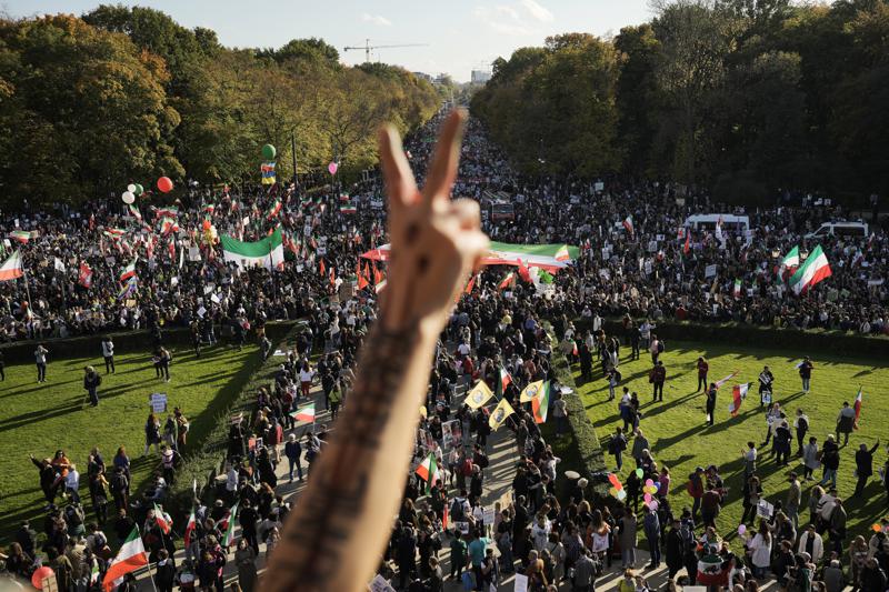 Iran protests trigger solidarity rallies in US, Europe