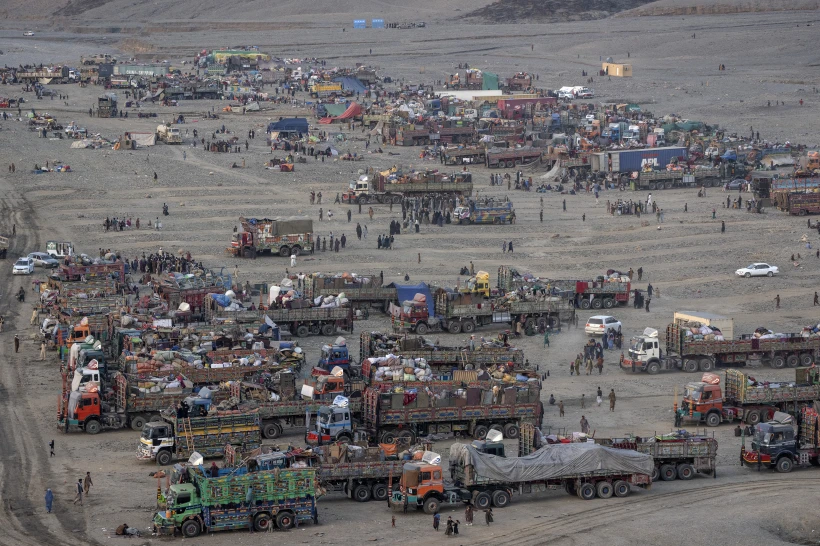 Pakistan effectively shuts the key crossing into Afghanistan to truck drivers