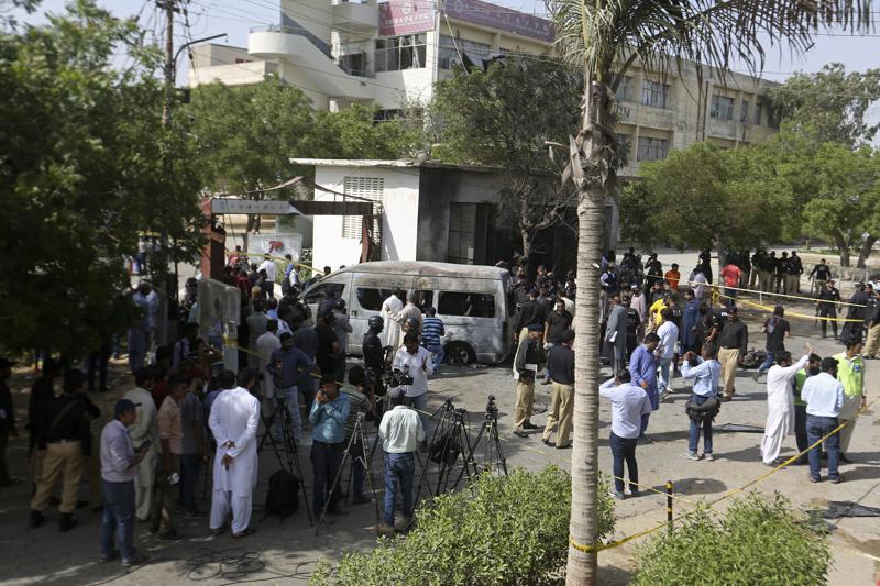 Pakistan :Suicide blast in Karachi  kills 3 Chinese, driver