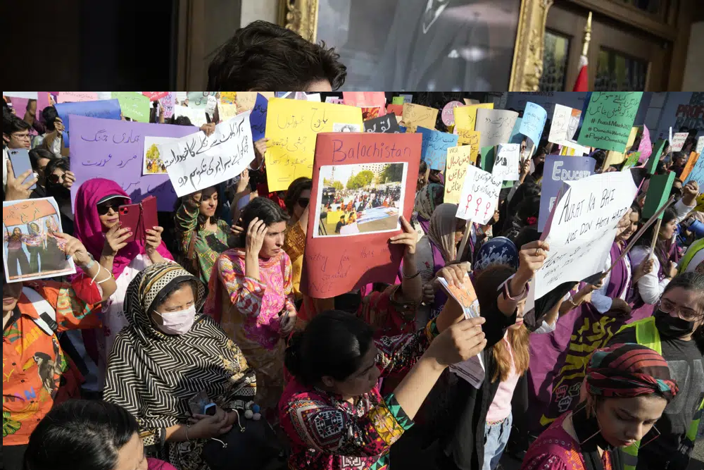 Pakistani police probe officers over women’s march violence