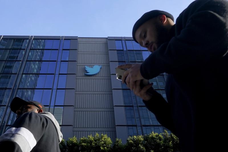 Twitter users can soon get blue check for $7.99 monthly fee