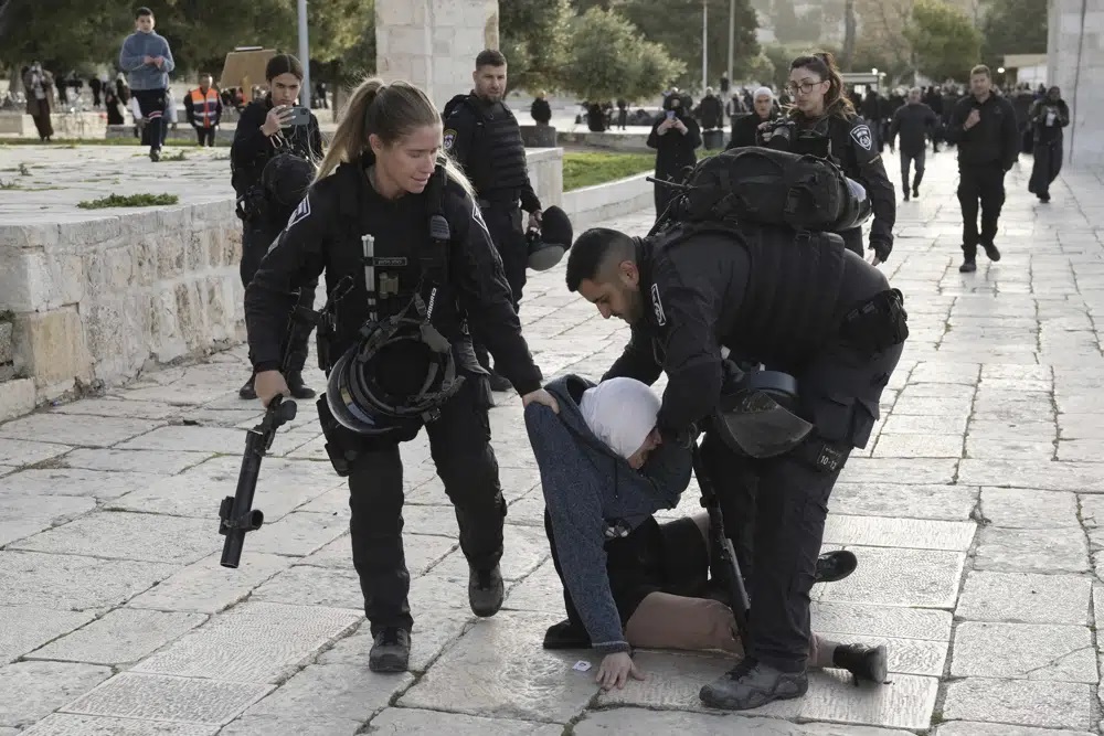 Violence at holy Jerusalem site raises tension over holidays
