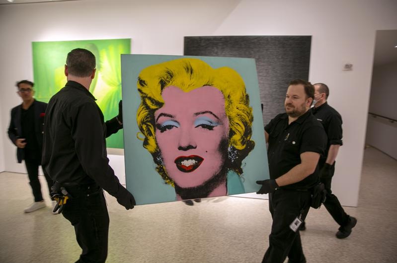 Warhol’s ‘Marilyn’ auction nabs $195M; most for US artist